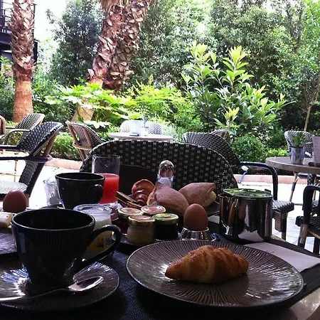 Louix Champs Elysees *