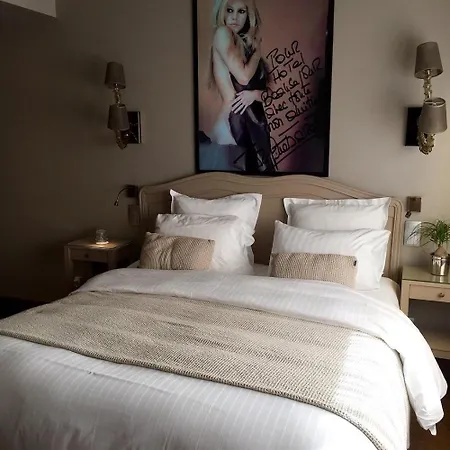 Louix Champs Elysees Paris