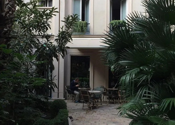 Louix Champs Elysees *